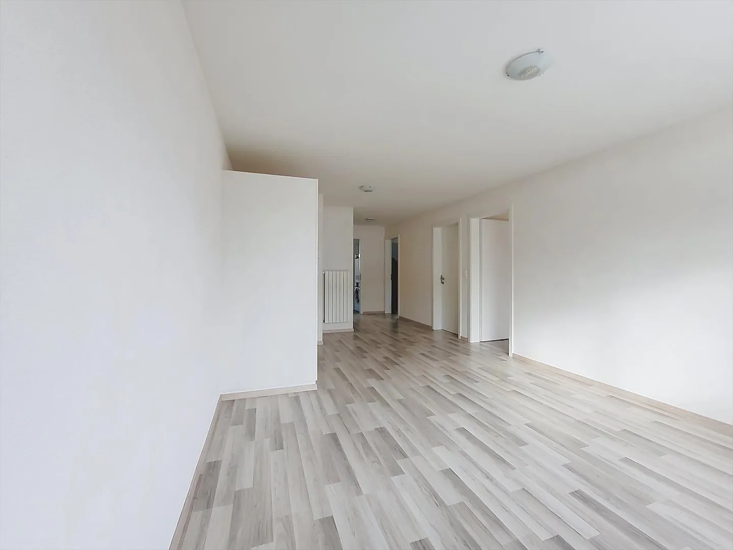 Sion, moderno appartamento di 3,5 stanze di 80 m2 con balcone sud e parcheggio - Foto 7 di 16