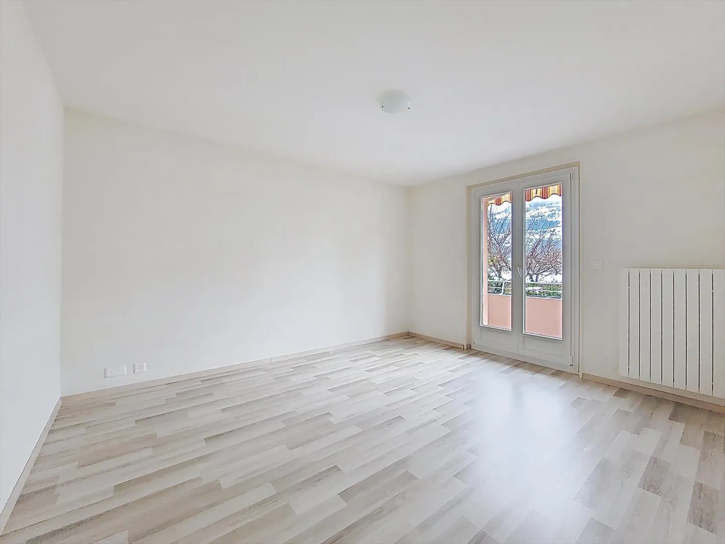 Sion, moderno appartamento di 3,5 stanze di 80 m2 con balcone sud e parcheggio - Foto 9 di 16