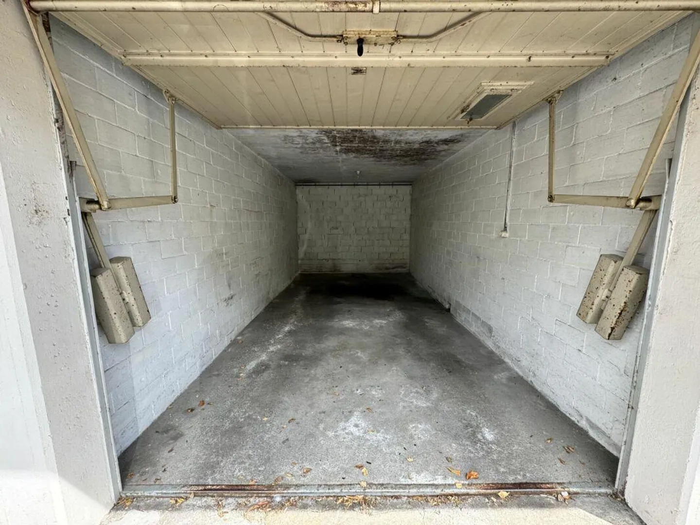 Single garages for rent in the Imfang district - Photo 2 of 2