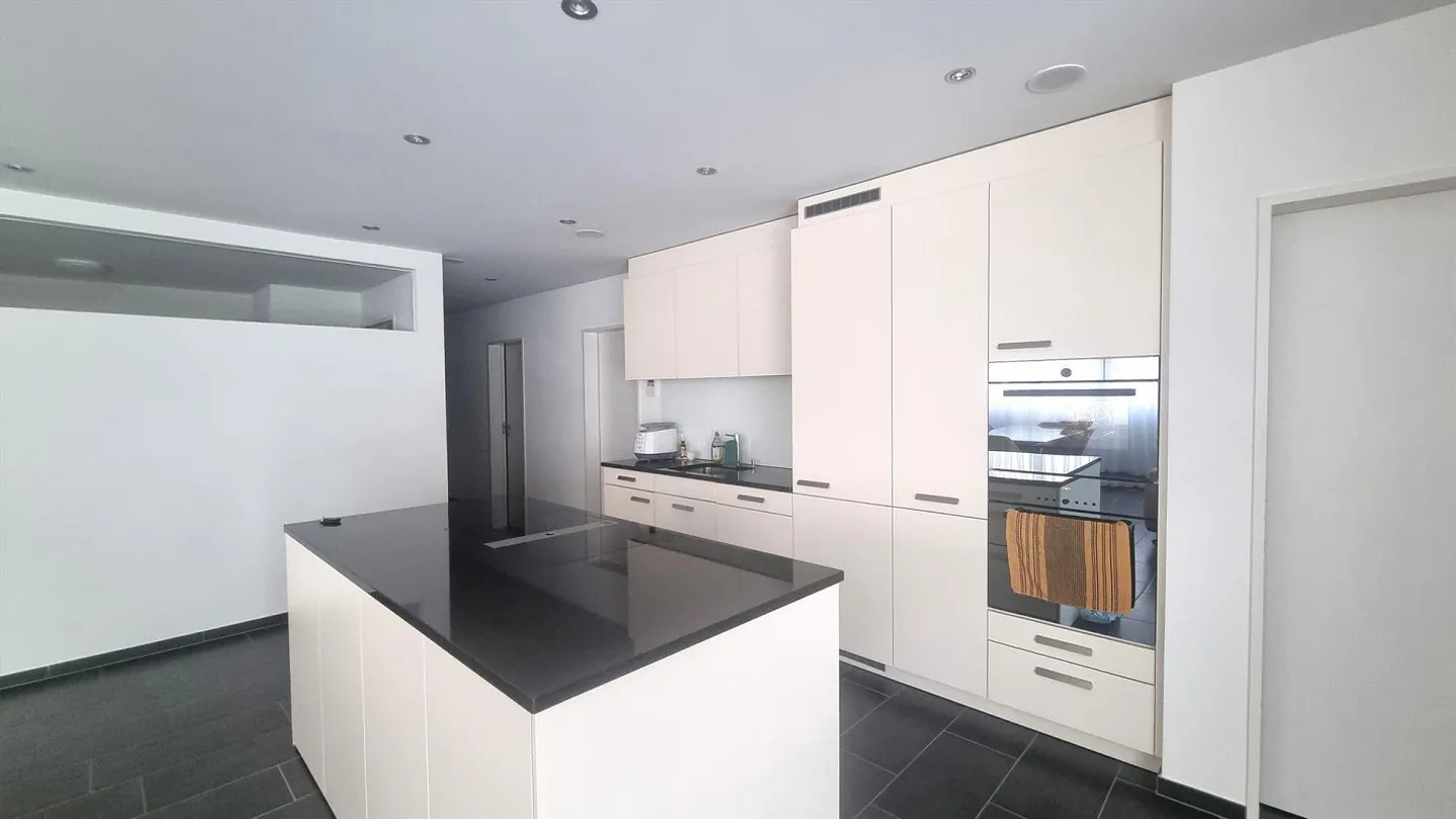 Modern apartment in a quiet and central location - Photo 1 of 10