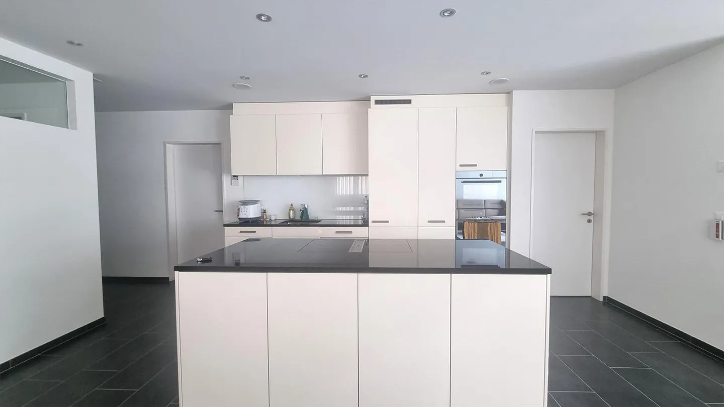 Modern apartment in a quiet and central location - Photo 2 of 10