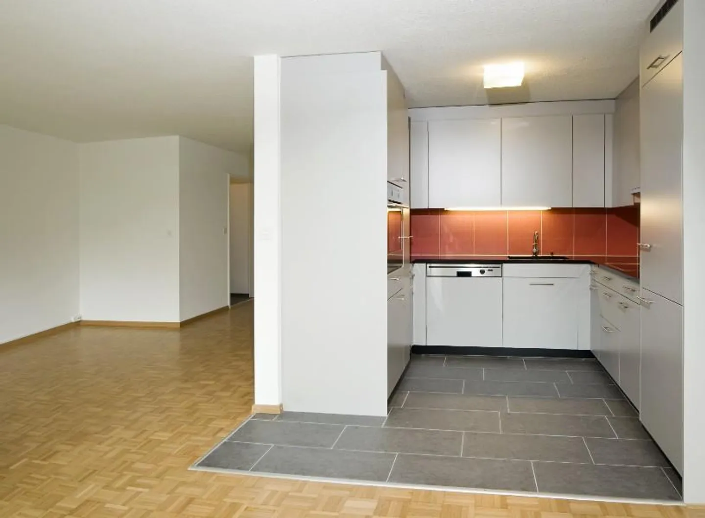 Quartier résidentiel calme en ville - LOCATION SANS DÉPÔT - Photo 4 sur 7