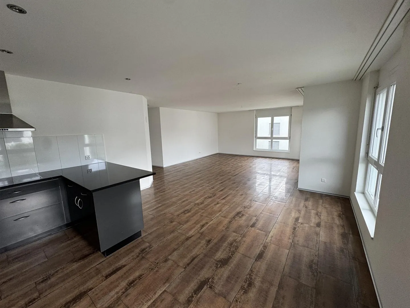 Appartement pratique de 4,5 pièces - Photo 2 sur 10