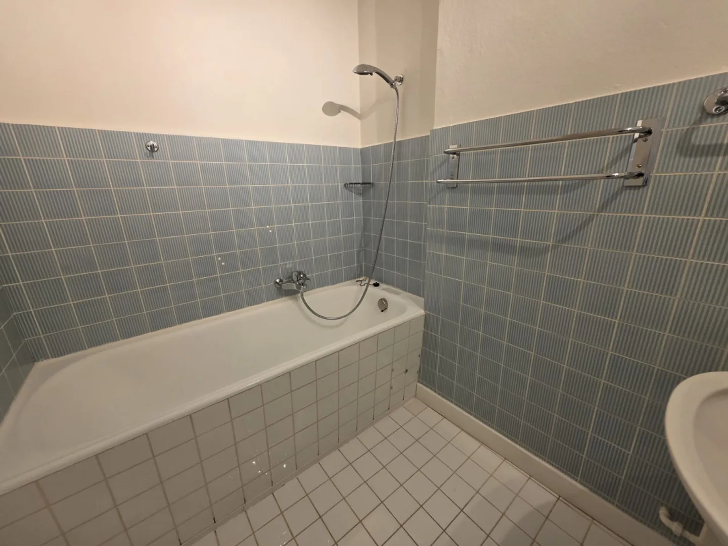 Charmant appartement de 4 pièces - Photo 3 sur 12