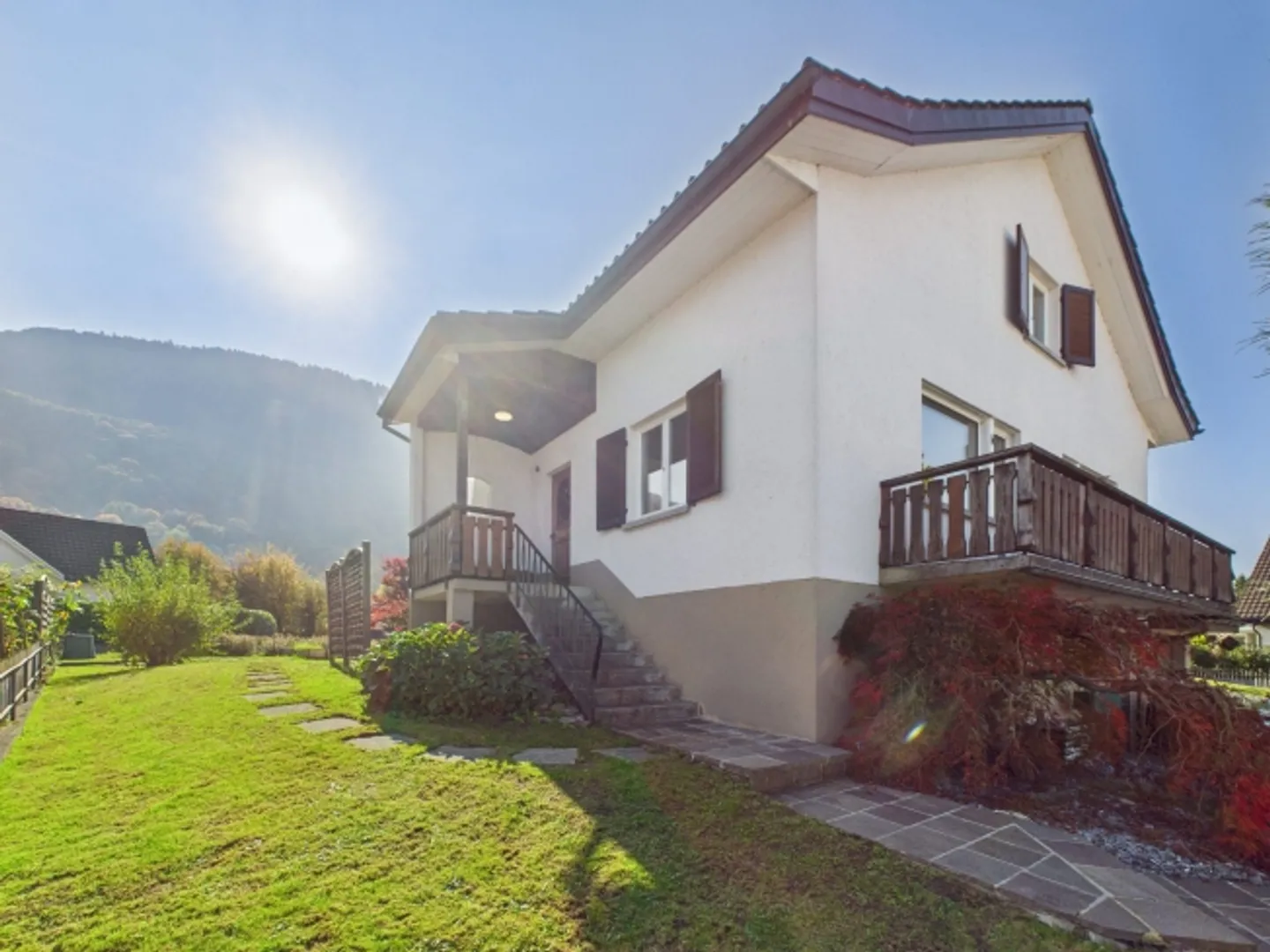 House with garden in a quiet and family-friendly single-family home neighborhood - Photo 2 of 9