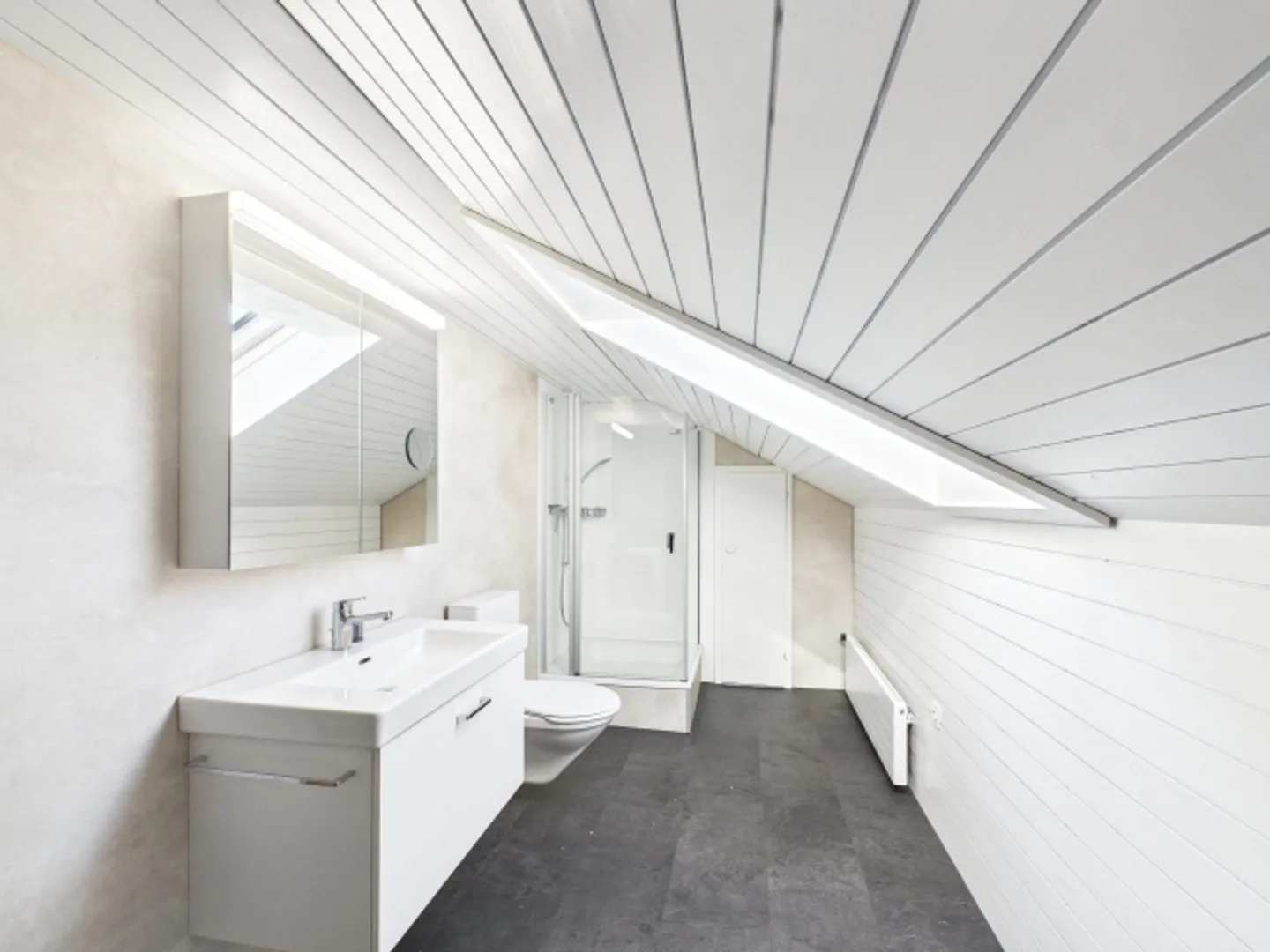 House with garden in a quiet and family-friendly single-family home neighborhood - Photo 7 of 9