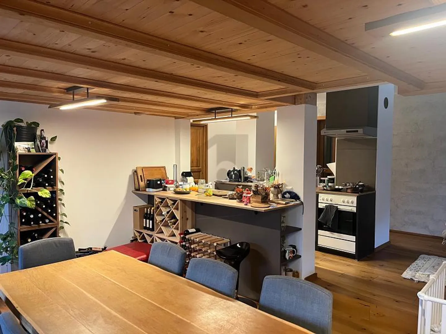 BRIGHT AND MODERN WITH BEAUTIFUL TERRACE - Photo 4 of 6