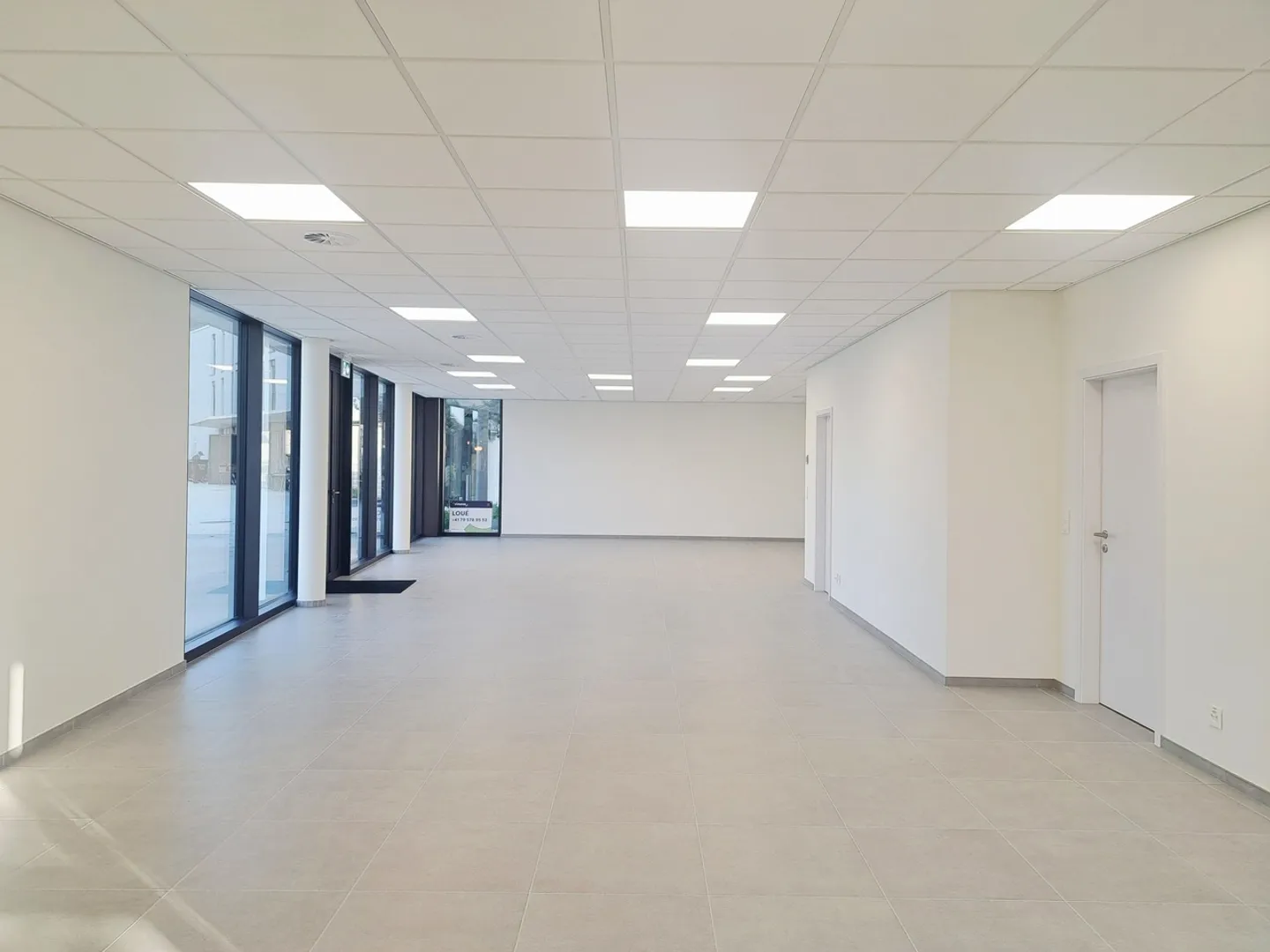 OSIRIS, Neues Gewerbeobjekt im Erdgeschoss in einem Ökovieertel - Photo 4 sur 10