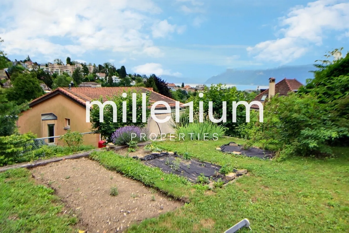 Beautiful apartment with garden and lake view in Lausanne - Photo 1 of 6