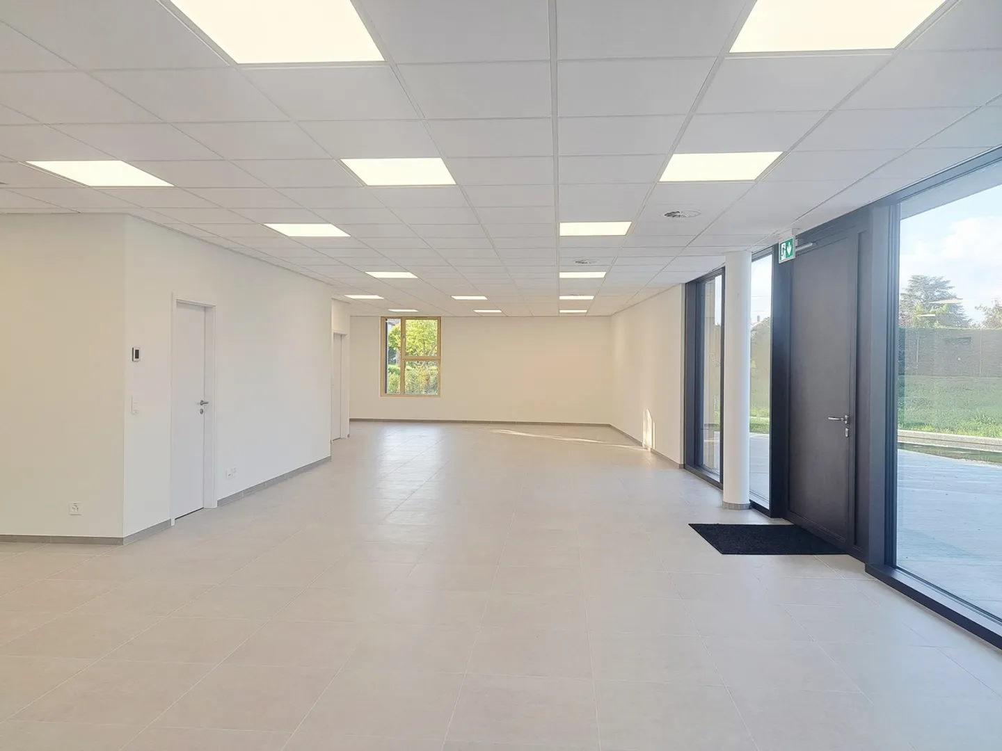 OSIRIS, Neues Gewerbeobjekt im Erdgeschoss in einem Ökovieertel - Photo 1 sur 10