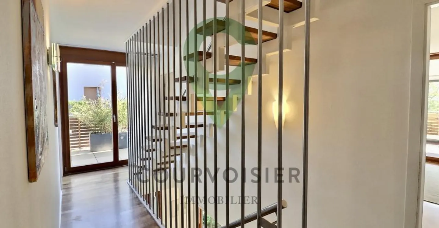 Stunning house with beautiful garden and jacuzzi, located near Gland - Photo 8 of 13