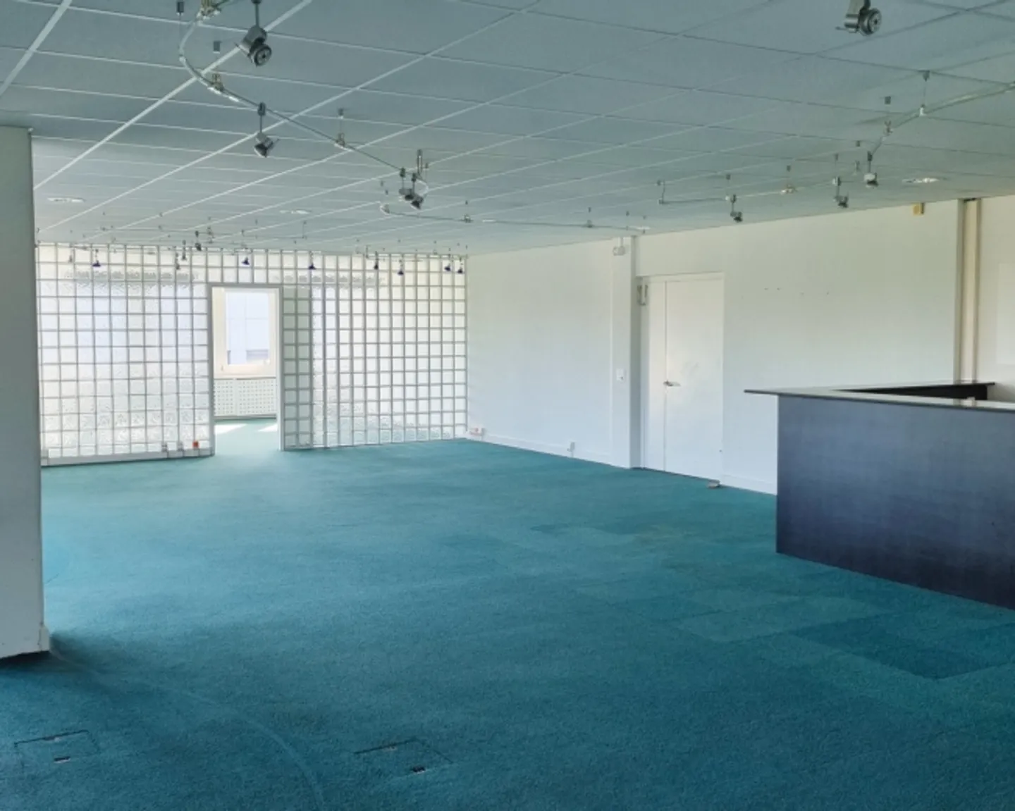 «Grosszügige Bürofläche - sofort bezugsbereit» - Foto 2 von 6