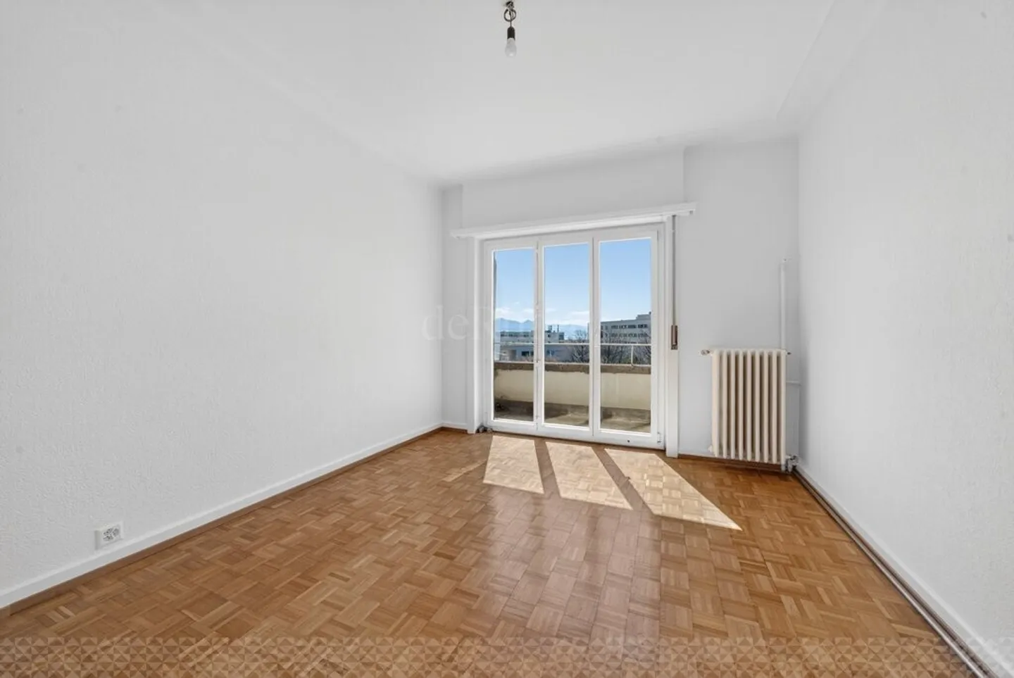 Bright apartment a stone's throw from Valency Park in Lausanne - Photo 1 of 7