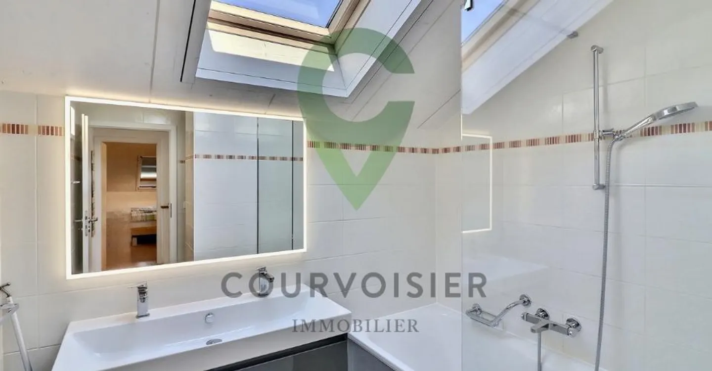 Stunning house with beautiful garden and jacuzzi, located near Gland - Photo 11 of 13