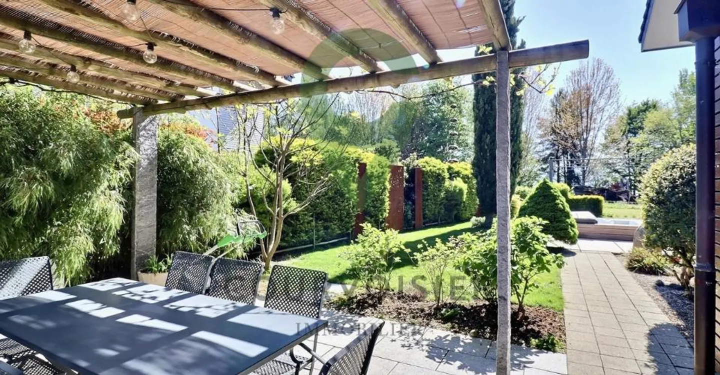 Stunning house with beautiful garden and jacuzzi, located near Gland - Photo 12 of 13