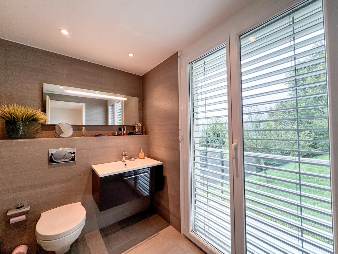 FURNISHED - SPECTACULAR 5.5 ROOM HIGH-CLASS APARTMENT WITH LAKE VIEW - Photo 11 of 11