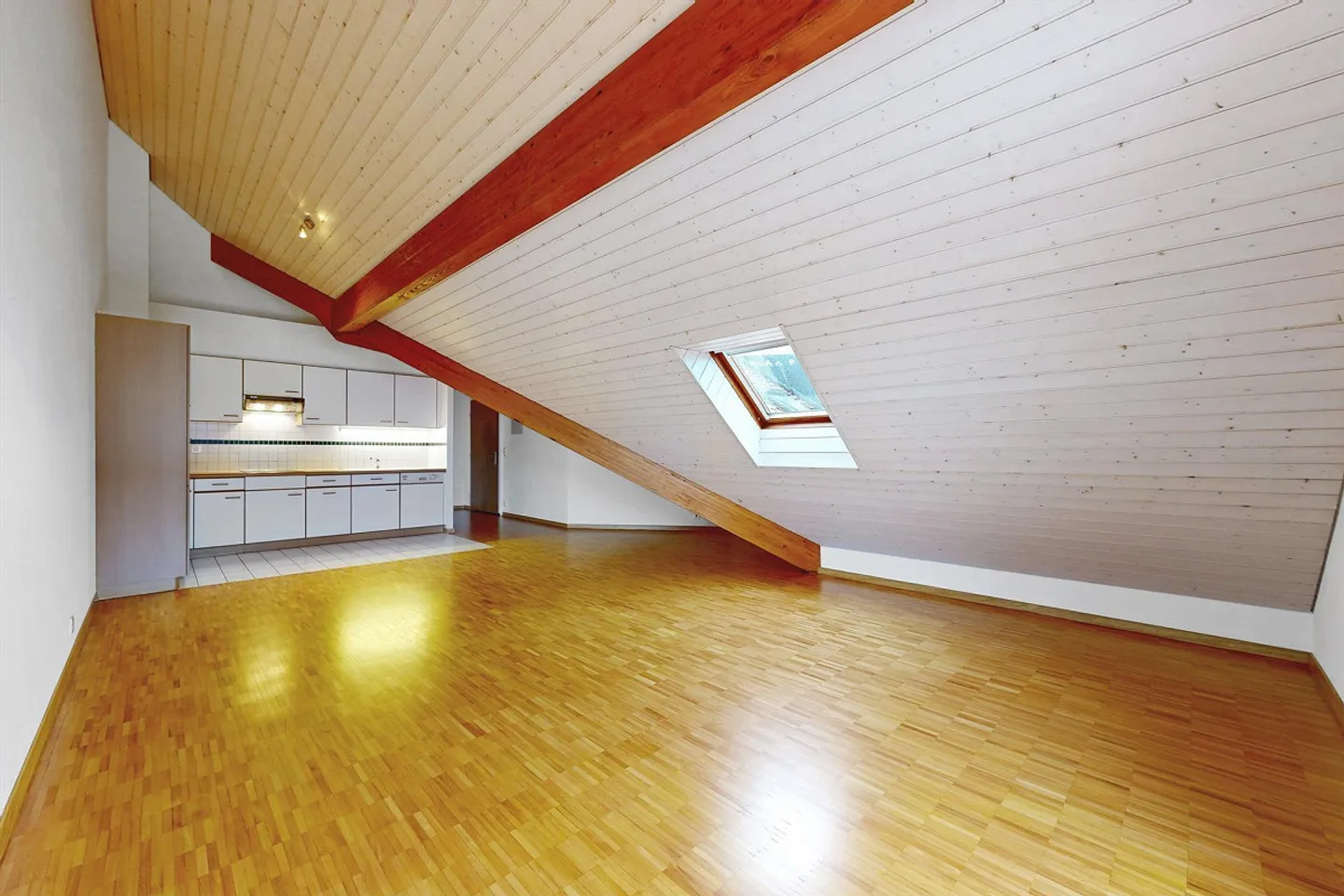 Dachgeschosswohnung - Foto 4 von 13