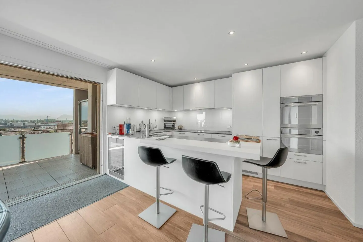 4.5-Room Apartment - Photo 2 of 12