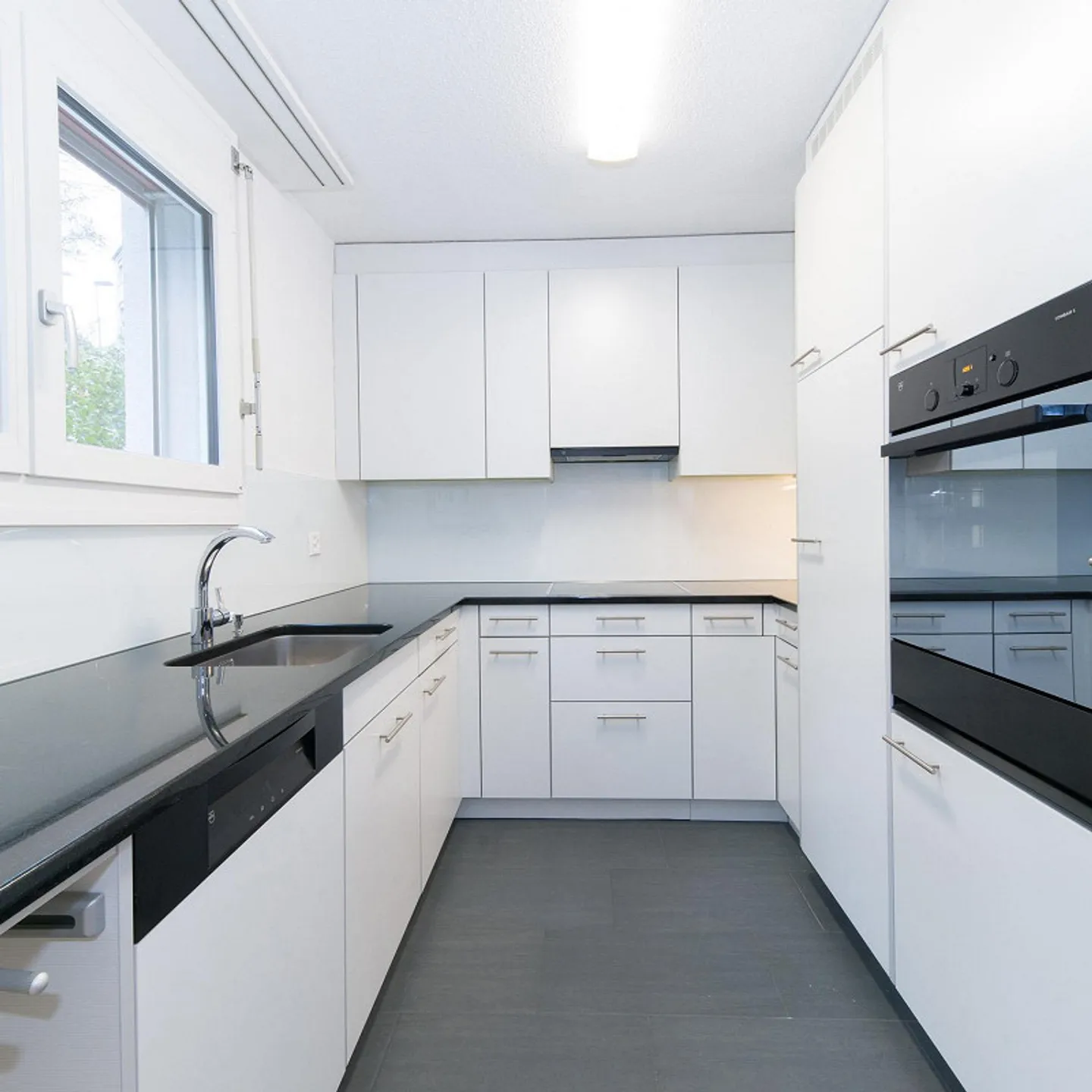 Attractive Attic Apartment in Family-Friendly Neighborhood - Photo 4 of 9