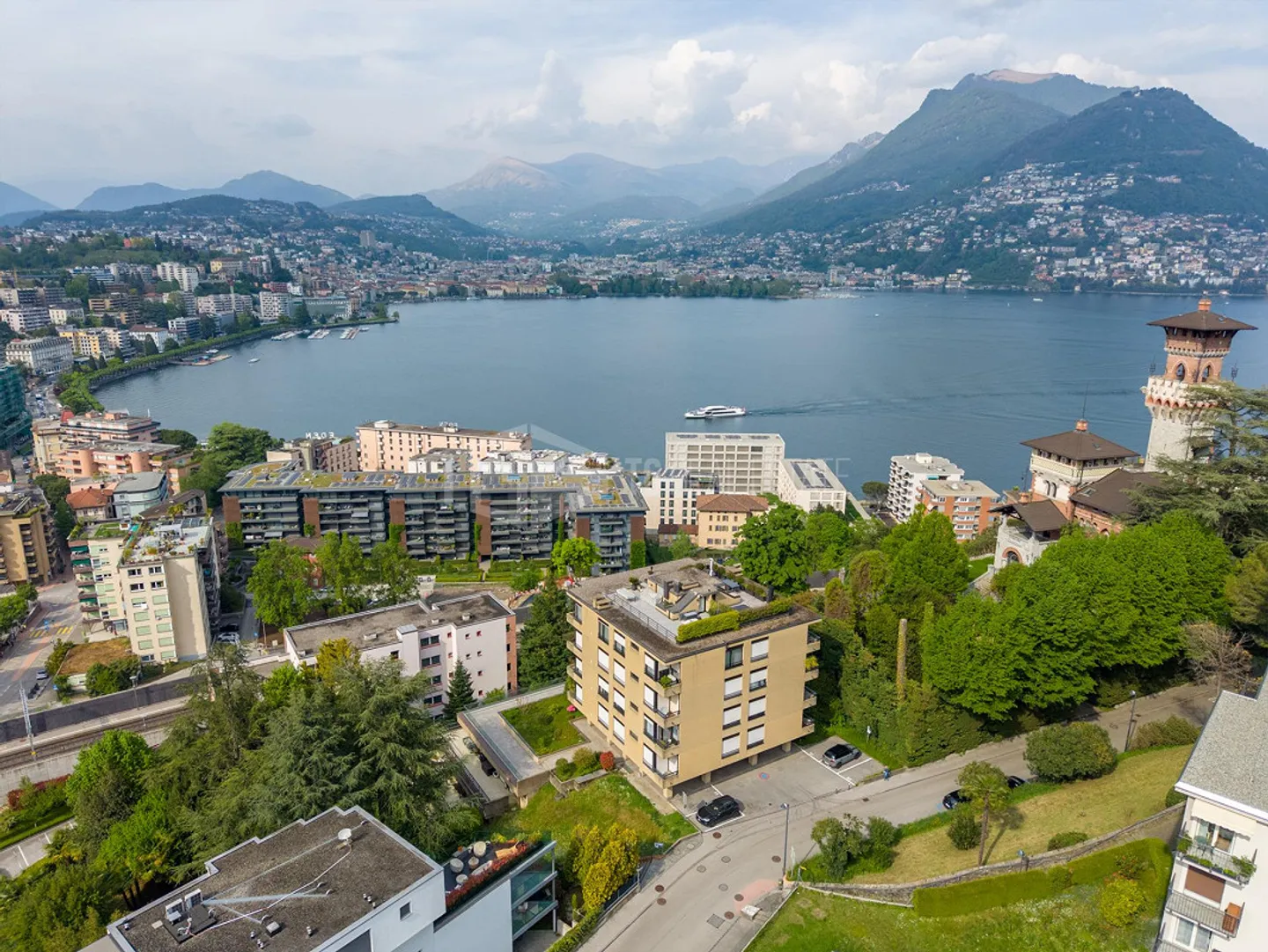 Appartamento Elegante con Vista Lago - Foto 1 di 13