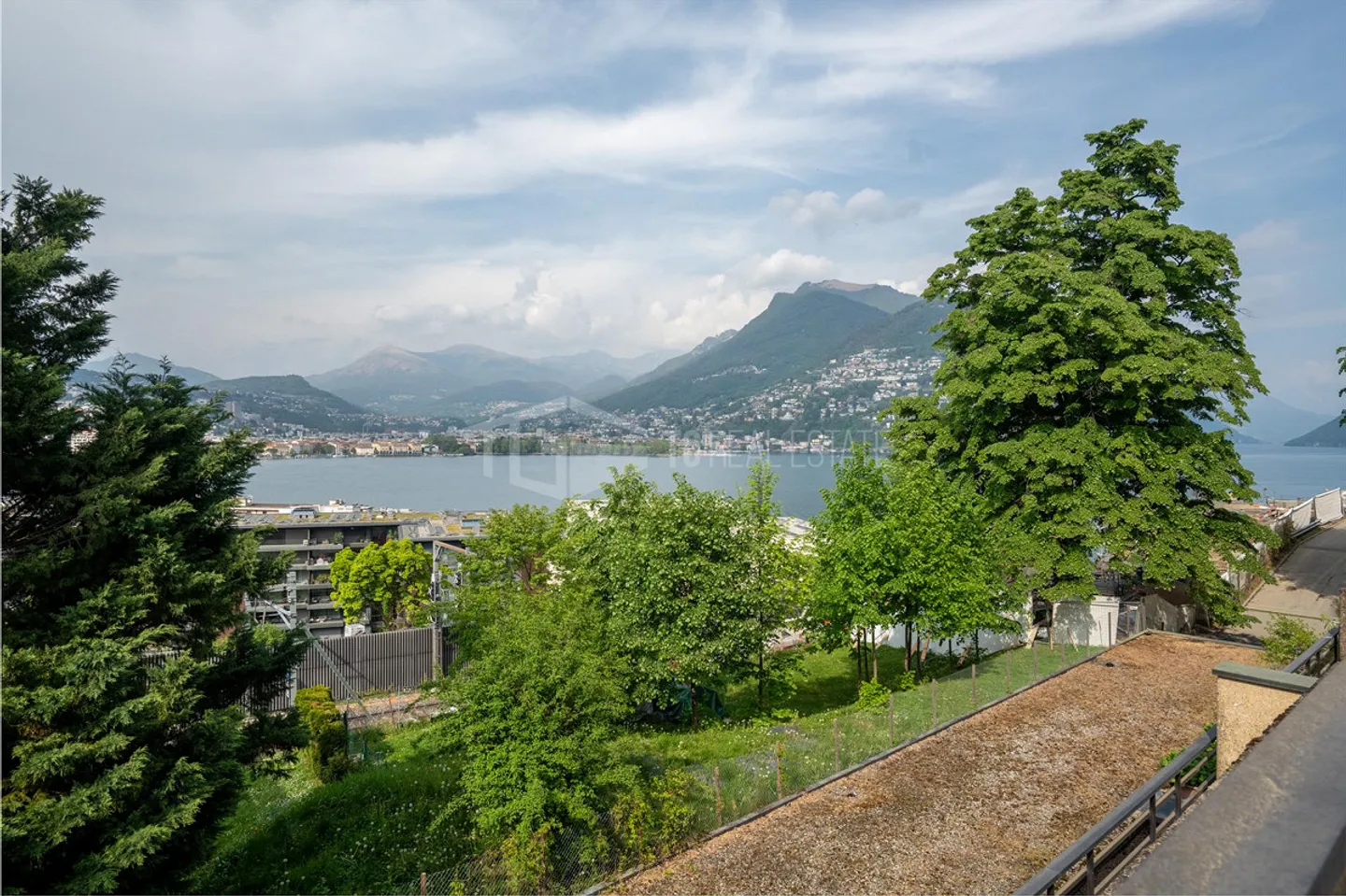Appartamento Elegante con Vista Lago - Foto 2 di 13