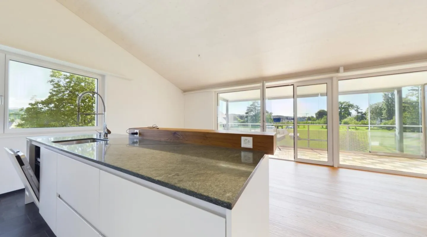 Nuovo attico soleggiato in vendita vicino al lago! - Foto 2 di 19