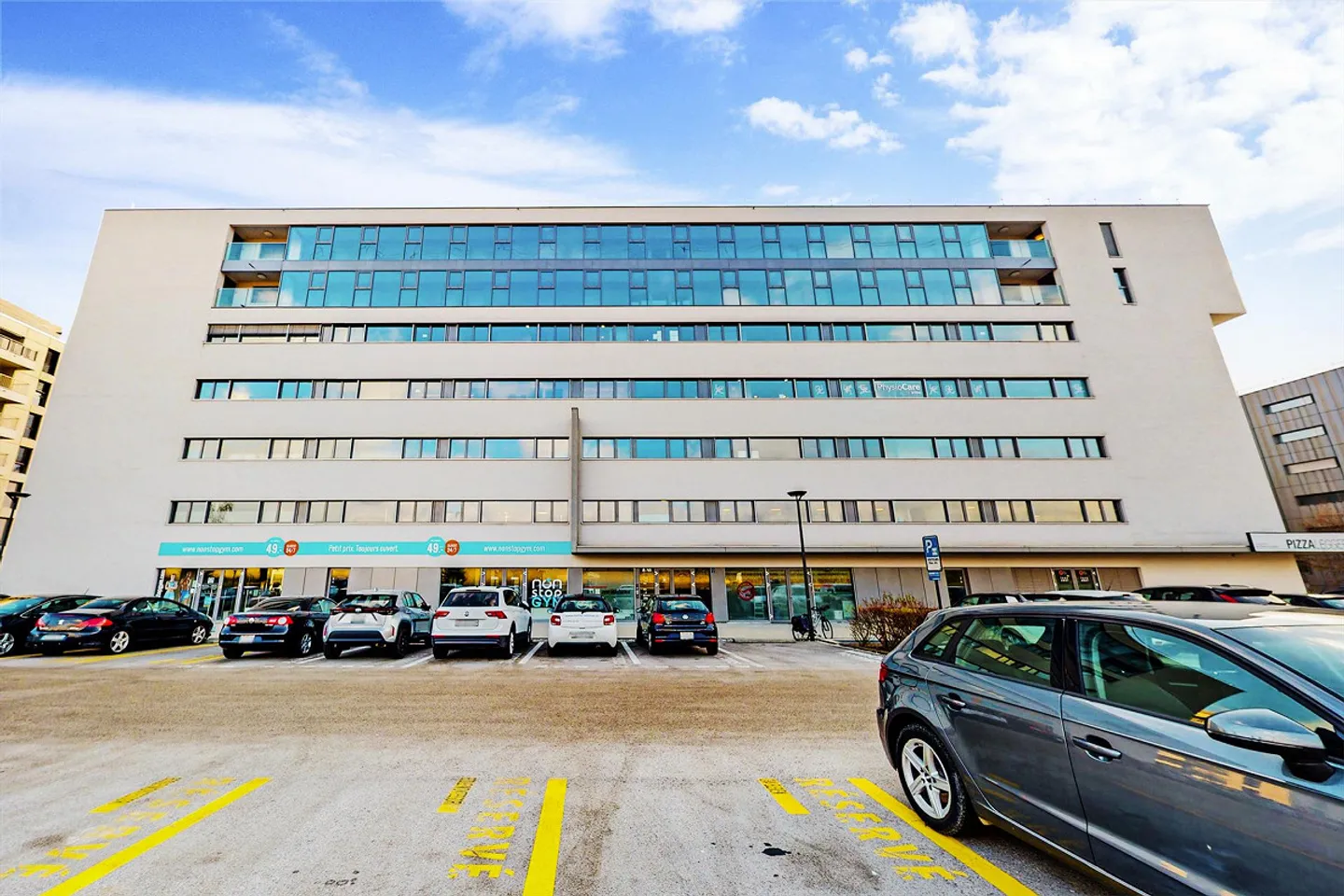 Places de parc extérieures - Photo 1 sur 1