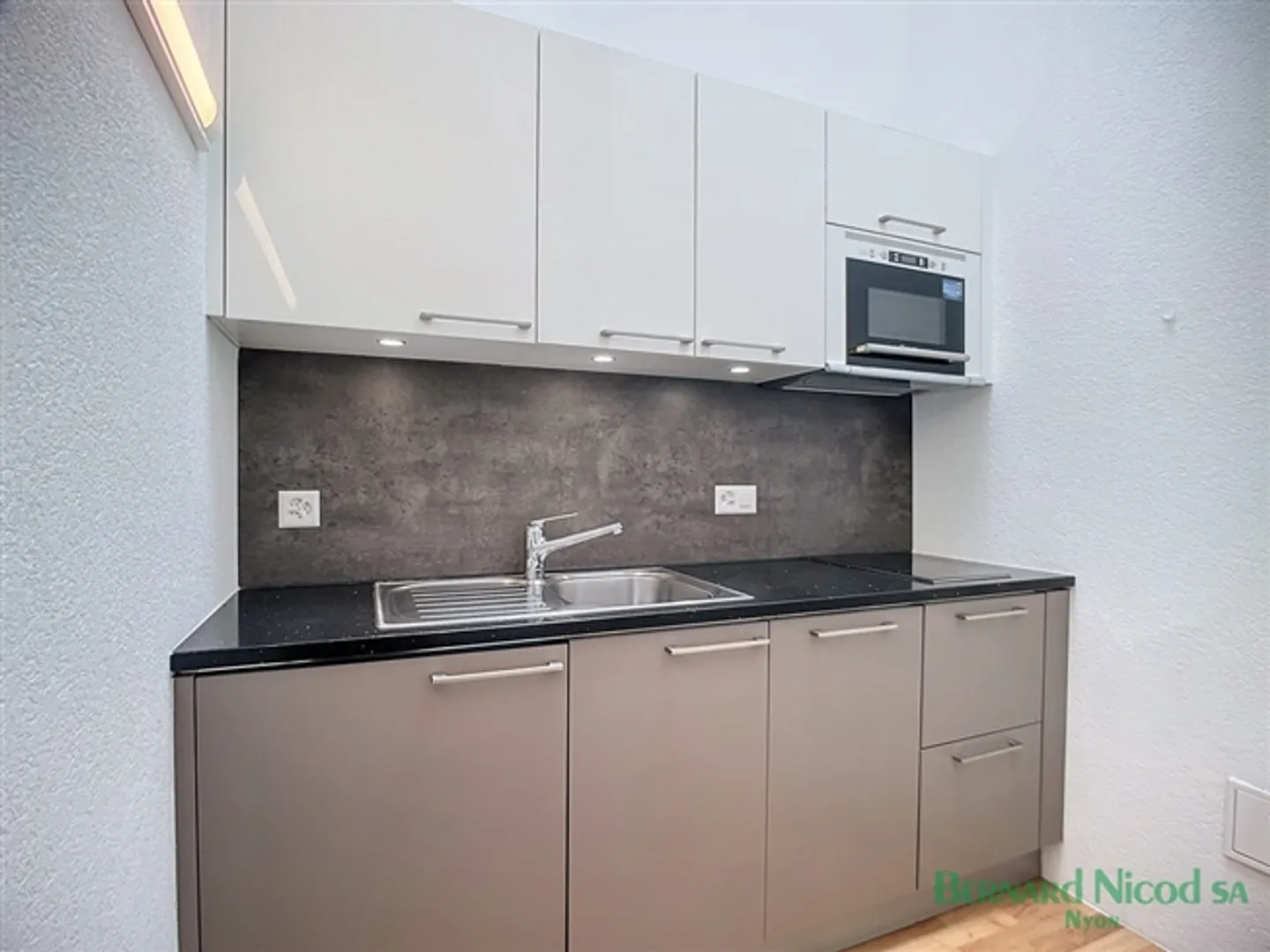 Centre-ville de Nyon, bureau de 95 m2, idéalement situé - Photo 3 sur 6