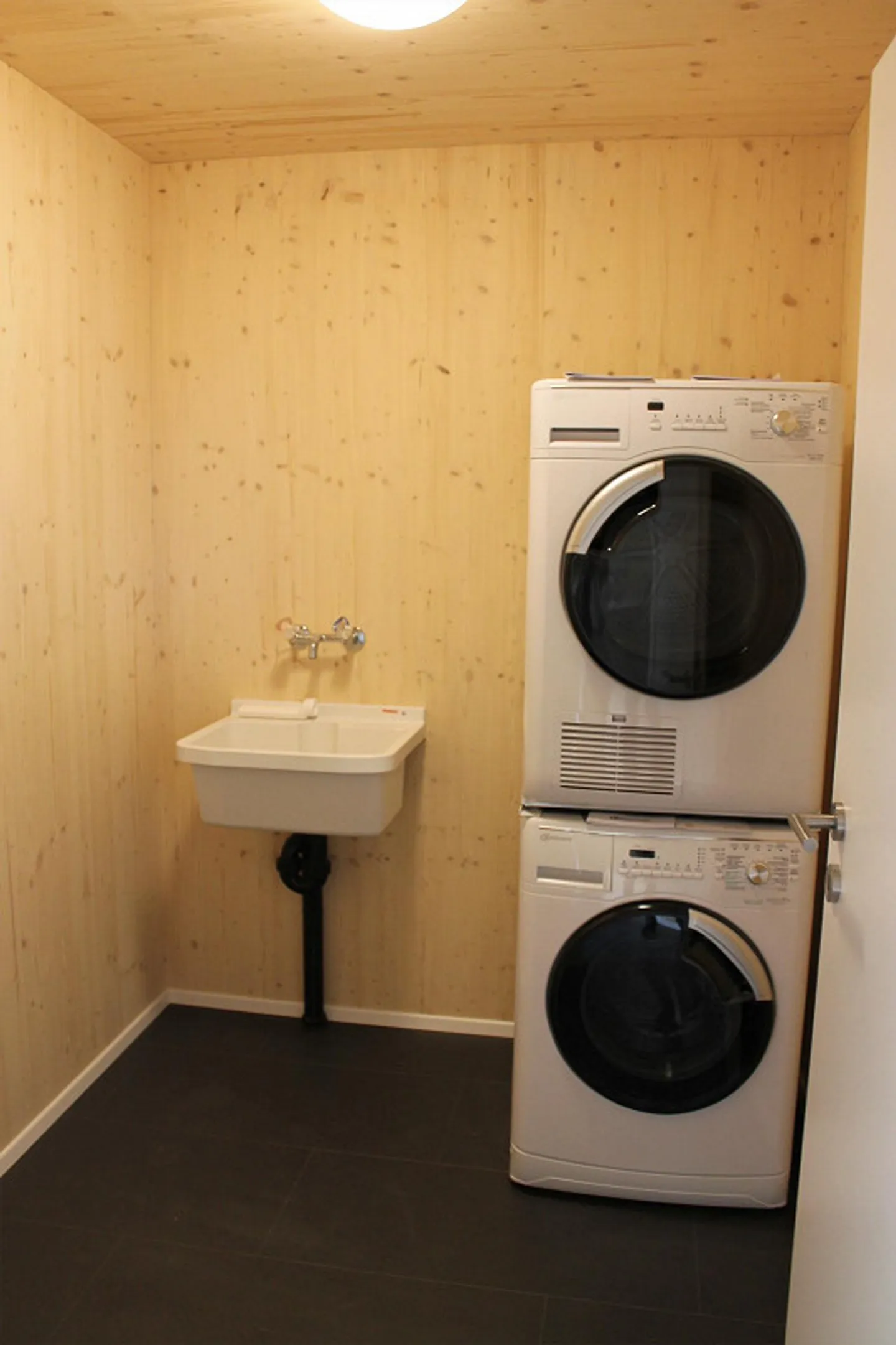 Geräumige 7-Zimmer Wohnung - Foto 9 von 16