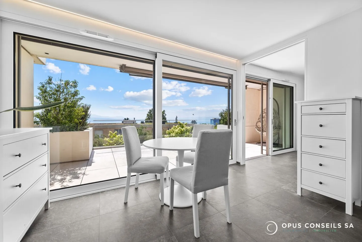 Appartamento di Lusso con Vista Lago - Foto 4 di 10