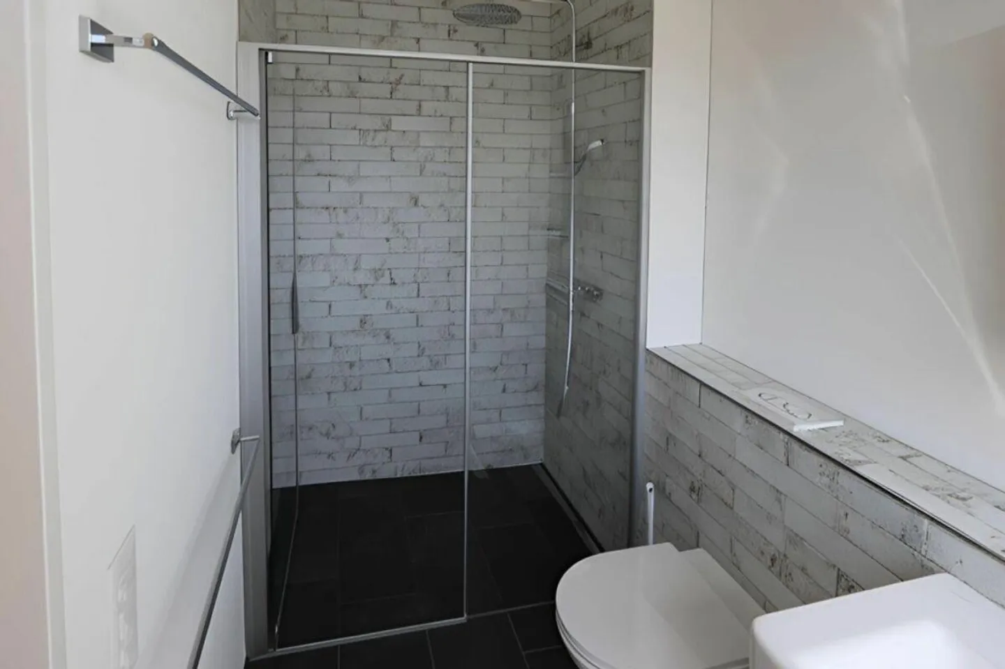 Nuovo attico soleggiato in vendita vicino al lago! - Foto 11 di 19