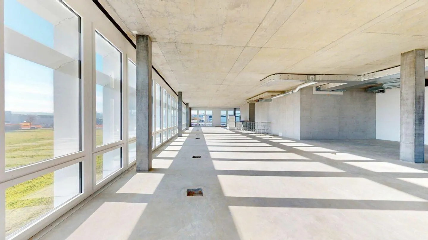 Spazio commerciale versatile in costruzione grezza in posizione centrale - Foto 2 di 7