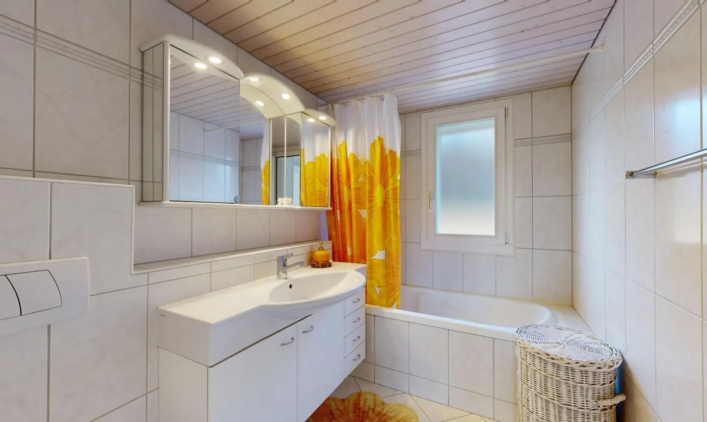 Multi-family house with versatile potential for use - Photo 9 of 13