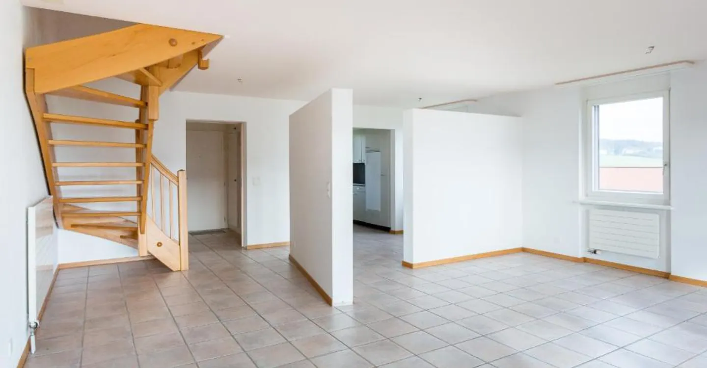 Special Offer - Bright 4-room Duplex with Balcony - Photo 3 of 9
