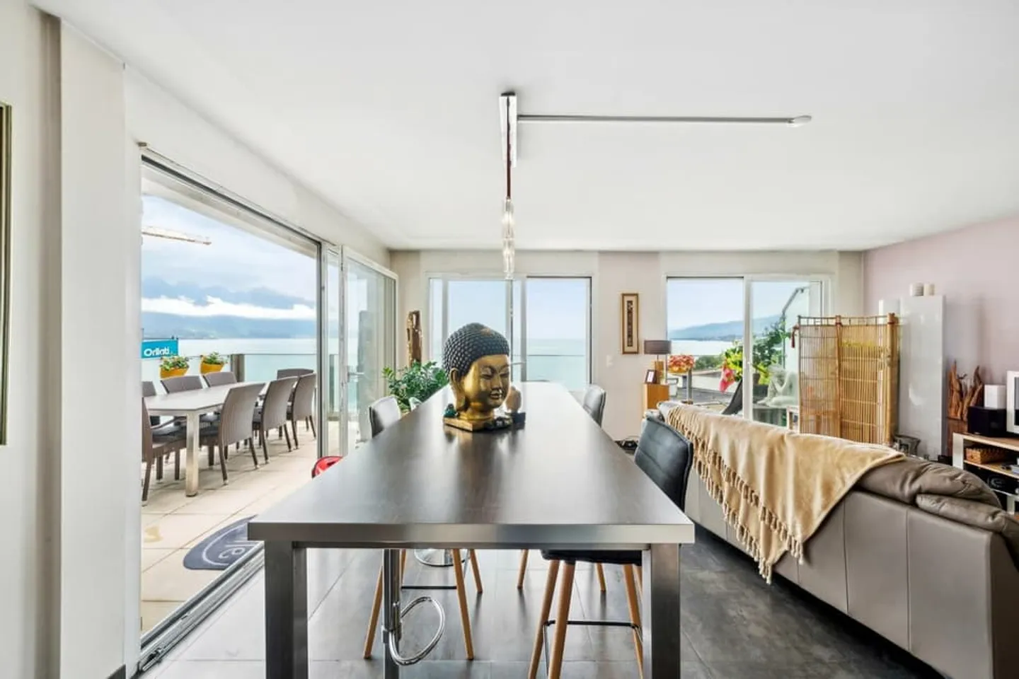 Attico eccezionale con vista panoramica sul lago - Foto 2 di 10