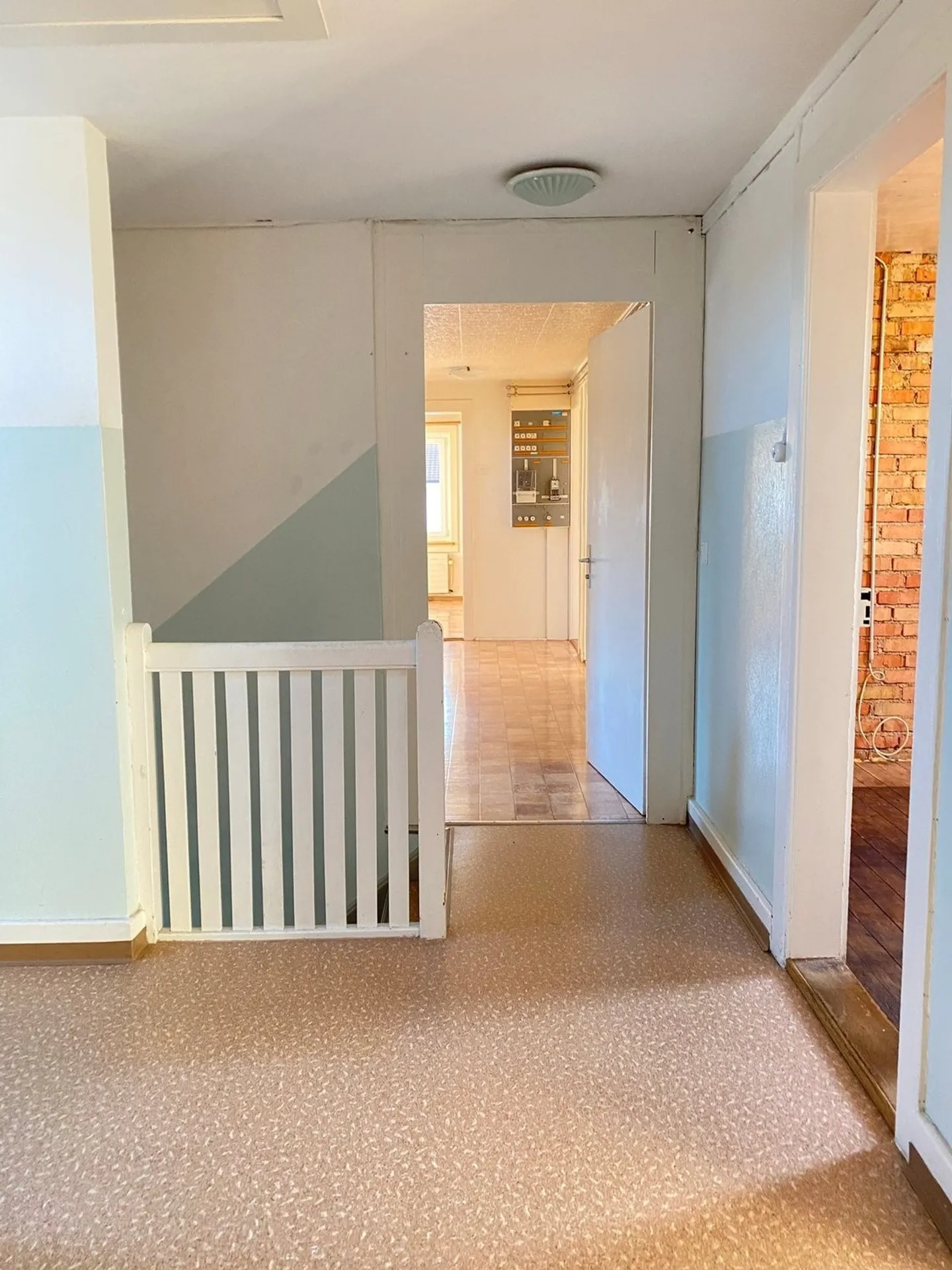 Charmante 4.5-Zimmer-Dachwohnung in ruhiger Lage von Zwingen - Foto 4 von 13