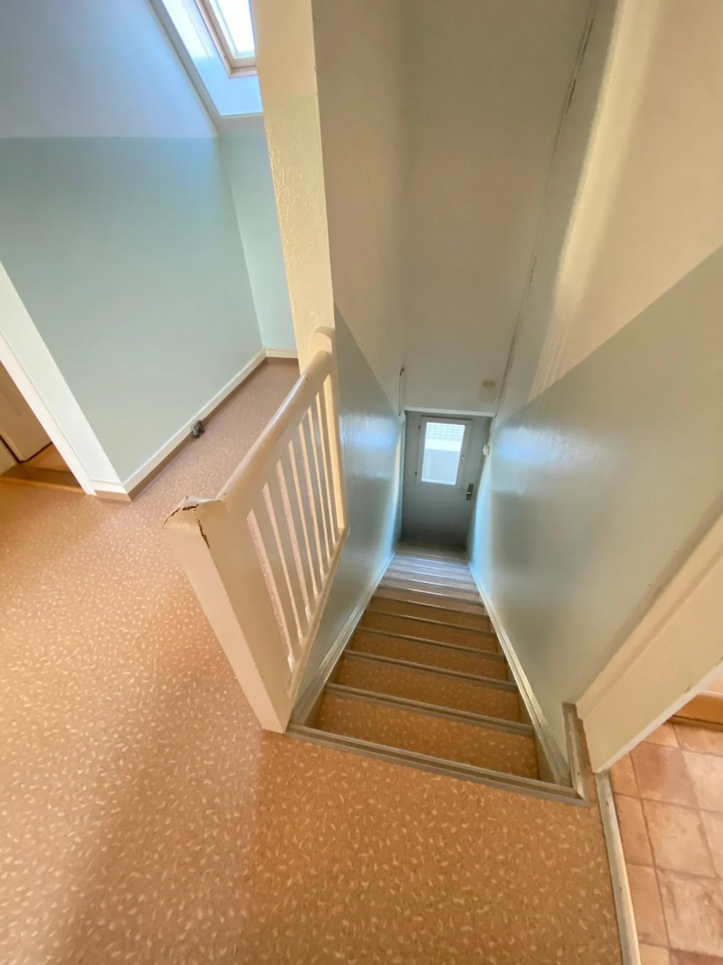 Charmante 4.5-Zimmer-Dachwohnung in ruhiger Lage von Zwingen - Foto 5 von 13