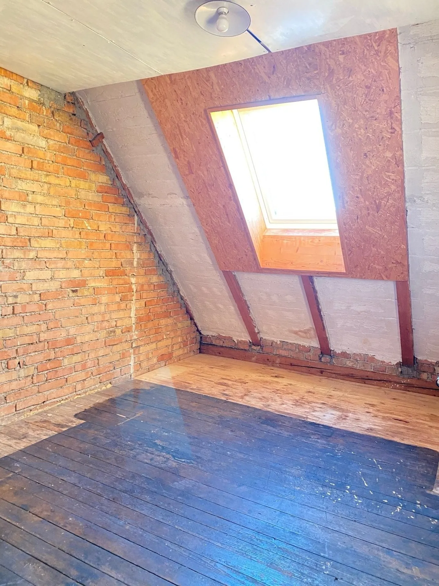 Charmante 4.5-Zimmer-Dachwohnung in ruhiger Lage von Zwingen - Foto 9 von 13