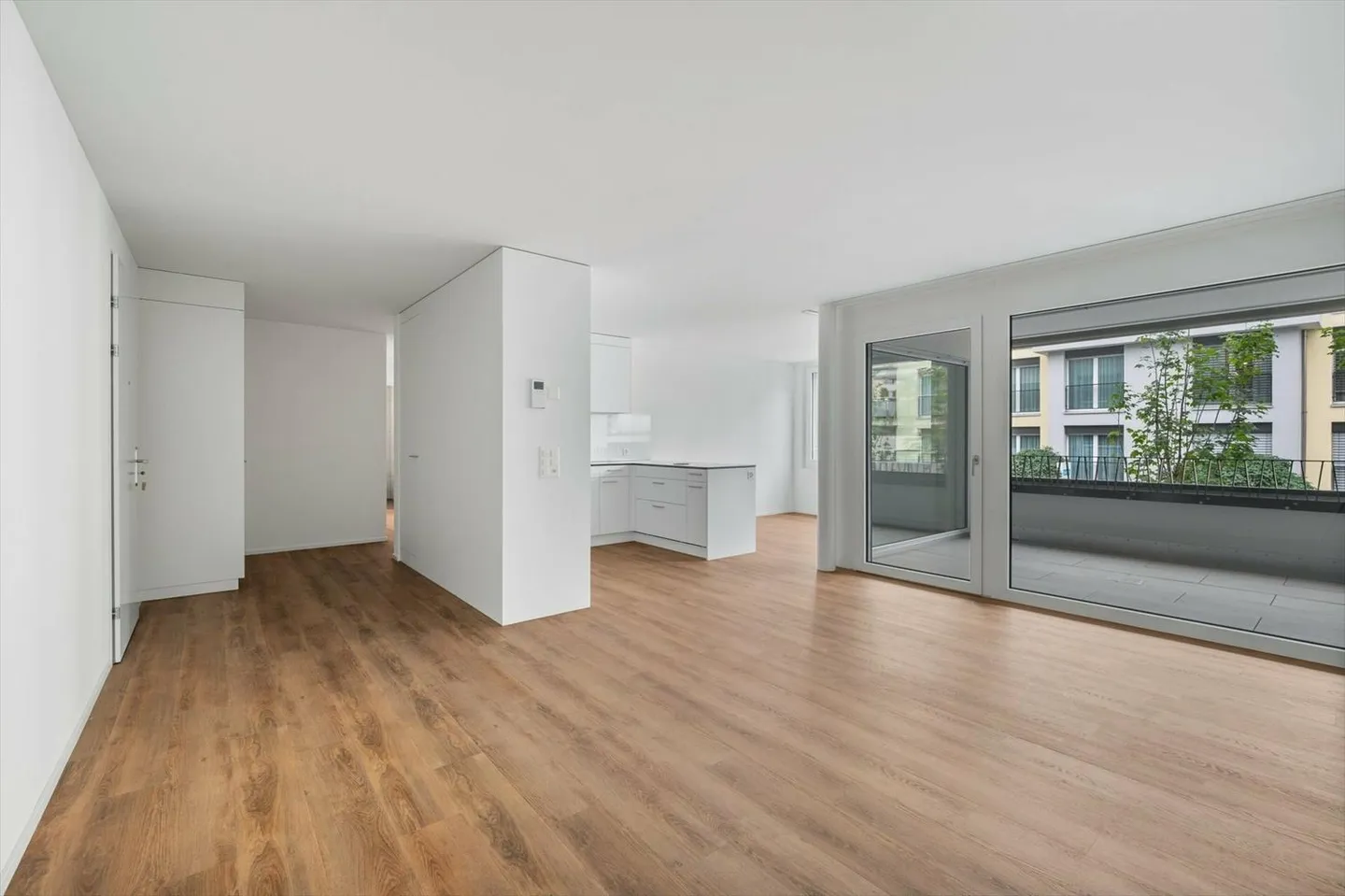 Vivere in un edificio moderno e luminoso - Foto 2 di 3