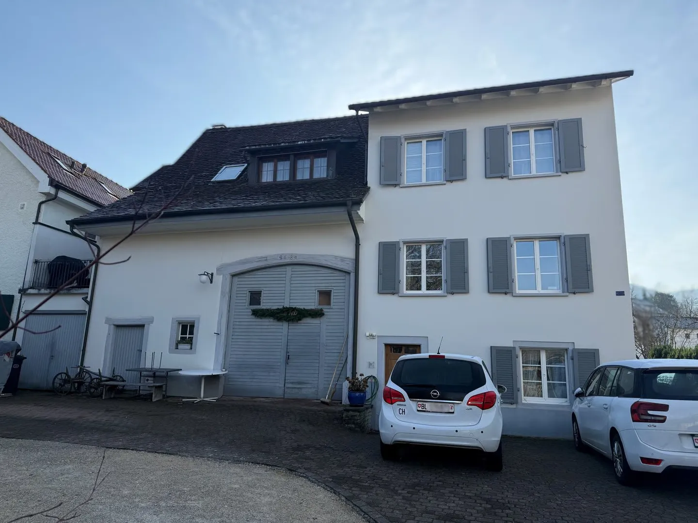Casa plurifamiliare nel centro storico del villaggio con grande potenziale - Foto 1 di 15