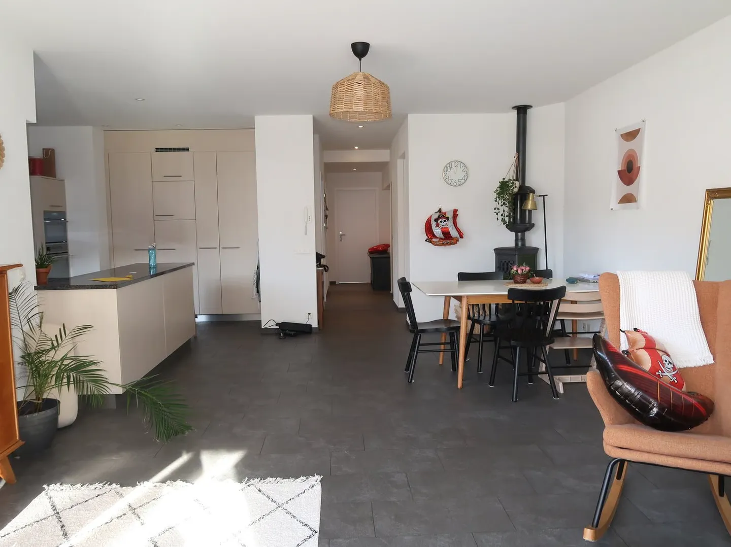 Casa plurifamiliare nel centro storico del villaggio con grande potenziale - Foto 8 di 15