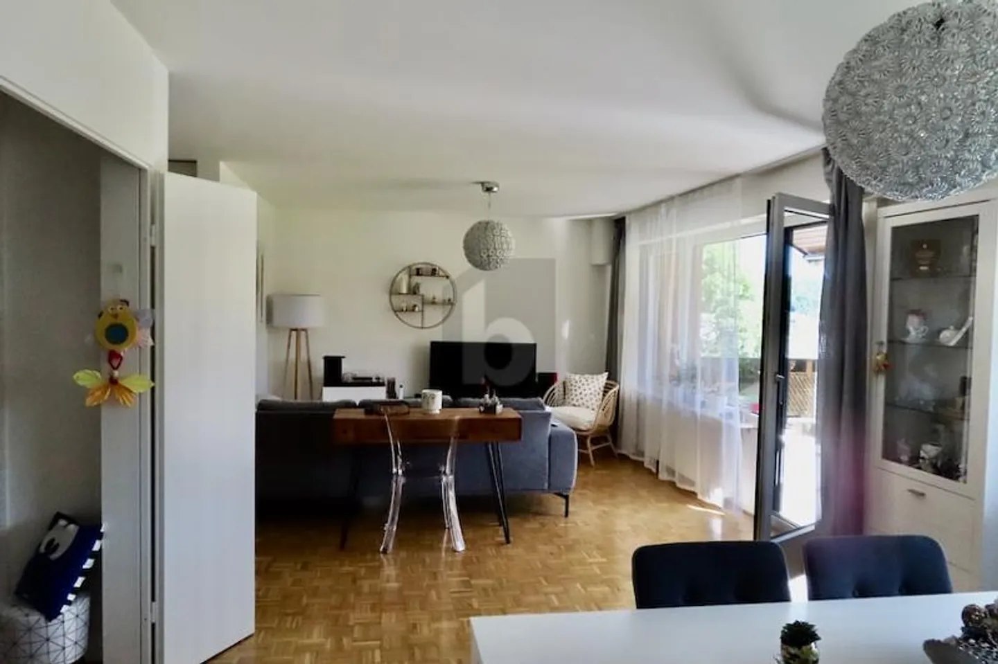 DEUX ÉTAGES ET MODERNE AVEC NOUVEAU TOIT - Photo 2 sur 6