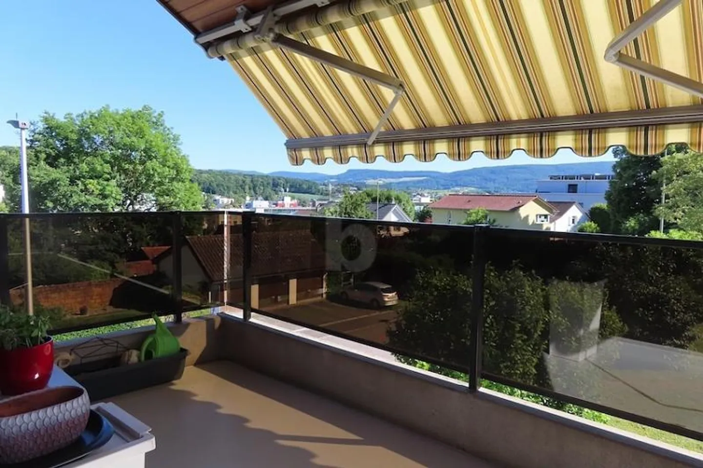 DEUX ÉTAGES ET MODERNE AVEC NOUVEAU TOIT - Photo 5 sur 6