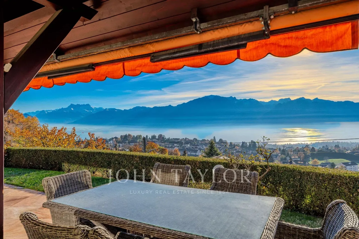 Villa Éblouissante avec Vue sur le Lac - Photo 1 sur 13