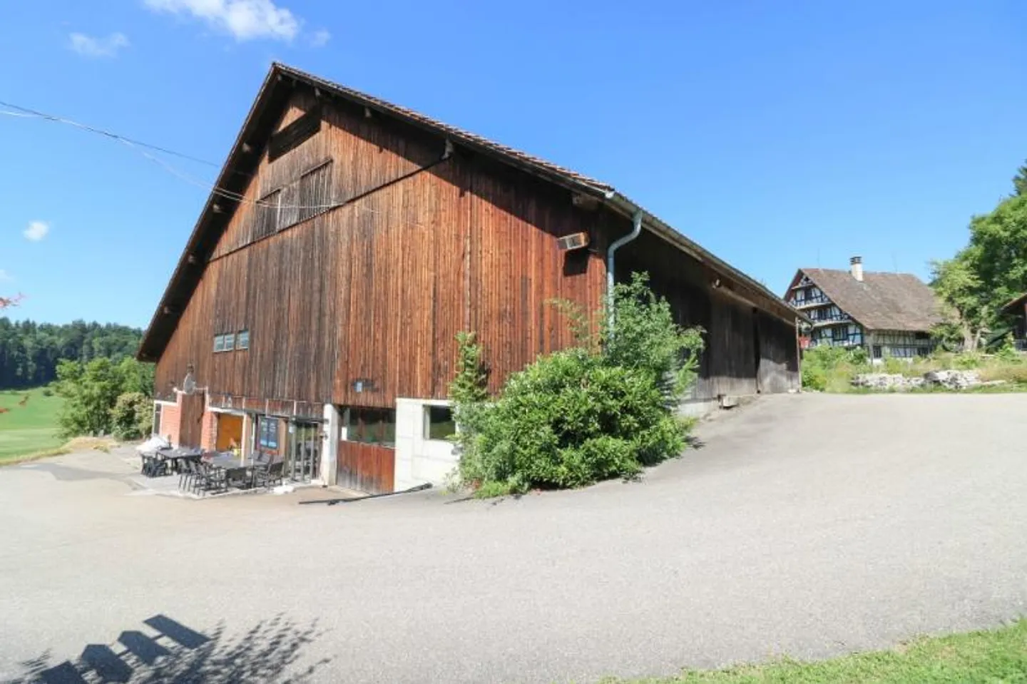 Maison multifamiliale de 10,5 pièces - Photo 3 sur 5