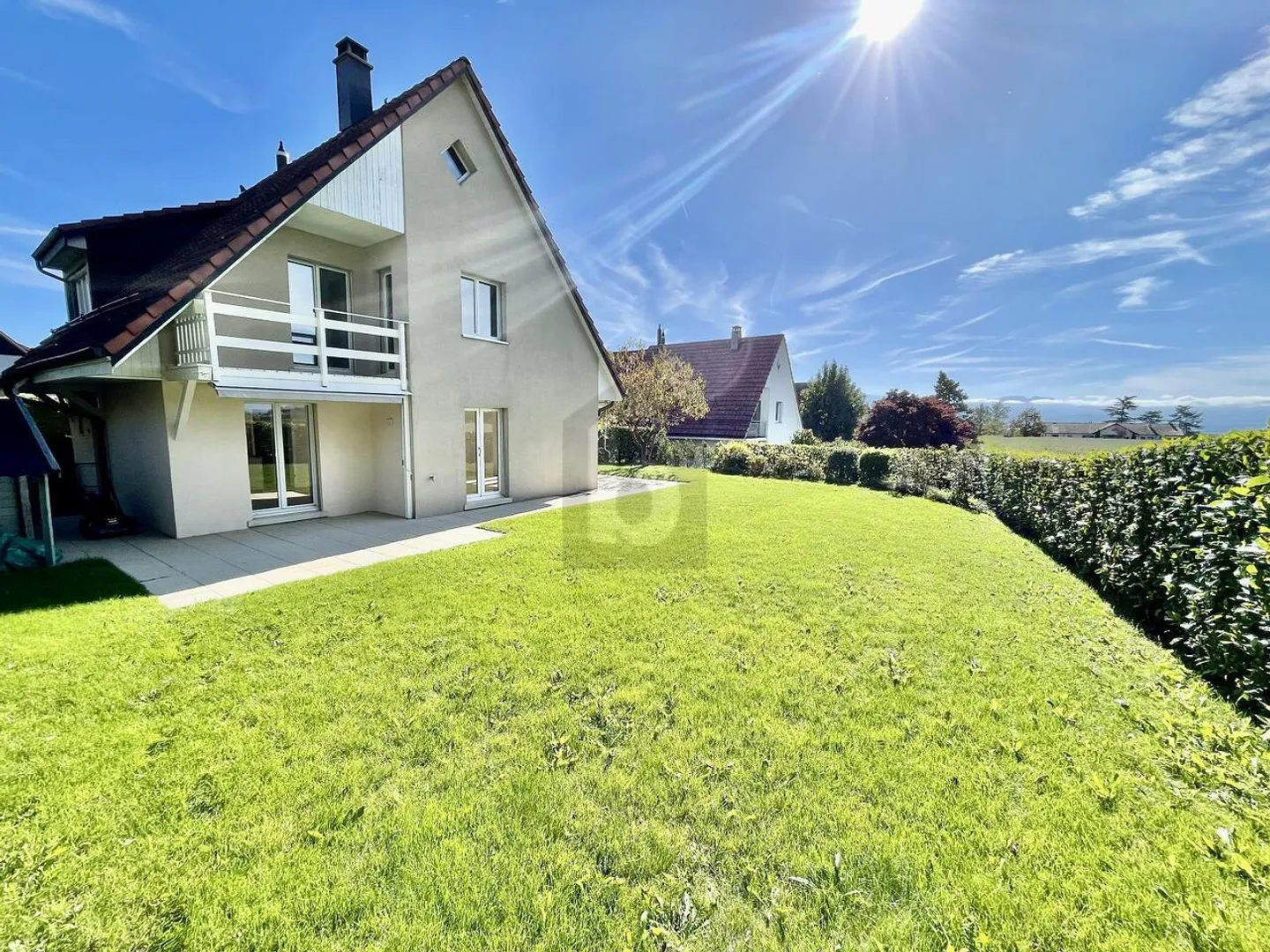 MAGNIFIK MIT GARTEN UND UNVERBAUTER AUSSICHT - Foto 2 von 6