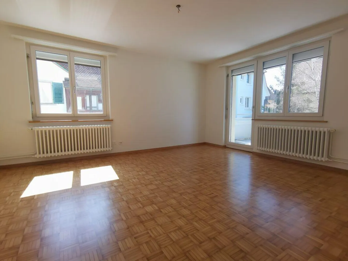 Ruhige Wohnung mit grossem Balkon - Foto 6 von 6