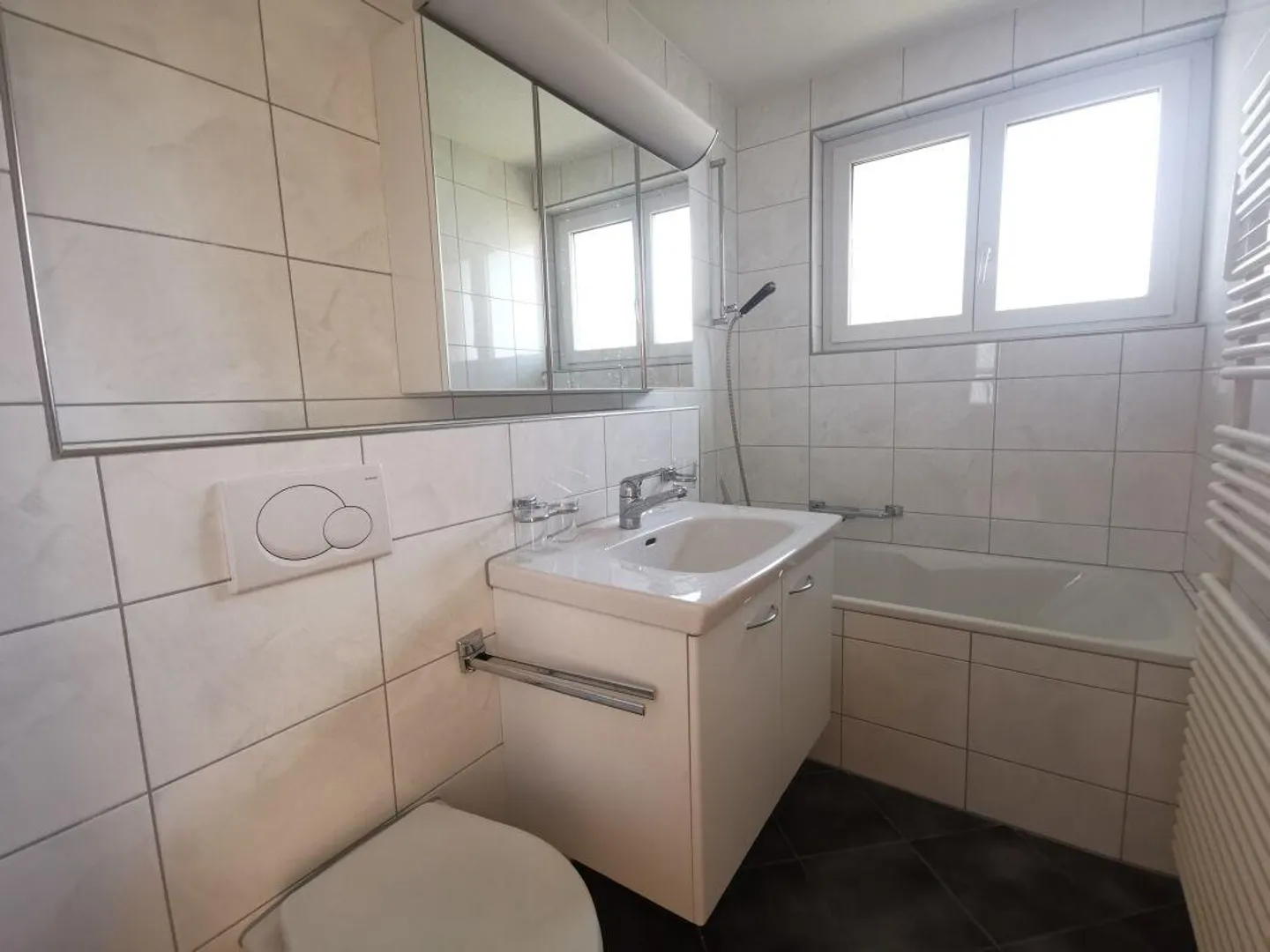 Ruhige Wohnung mit grossem Balkon - Foto 4 von 6