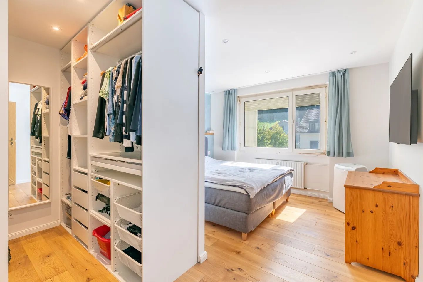Schön renovierte 3.5 Zimmer Wohnung - ideal für Singles, Paare & Pendler - Photo 3 of 8