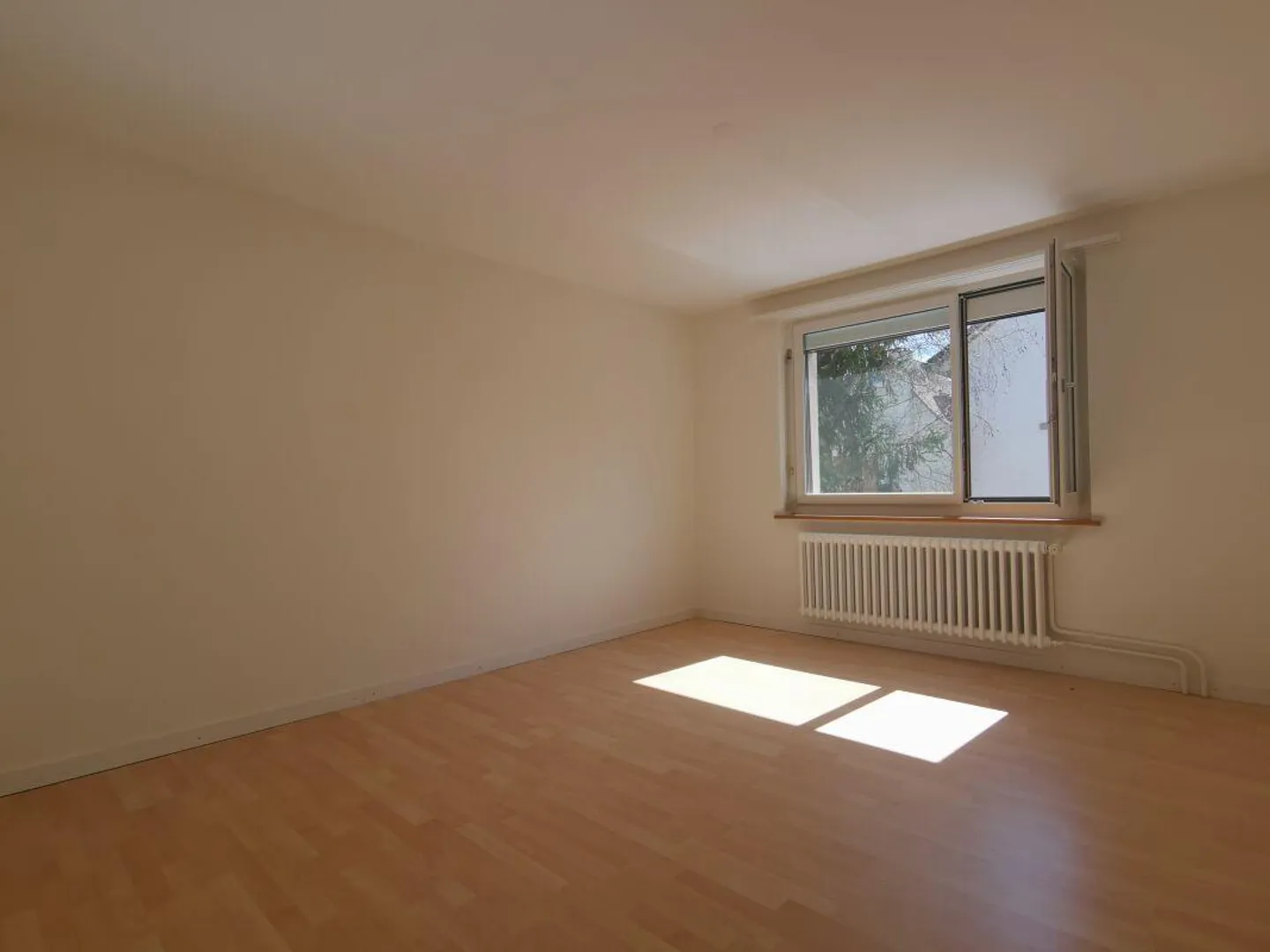 Ruhige Wohnung mit grossem Balkon - Foto 5 von 6